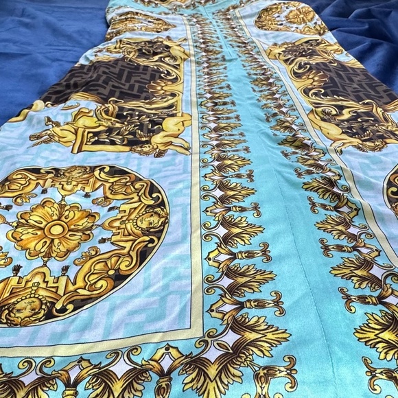 FENDACE GOWN - Picture 13 of 16